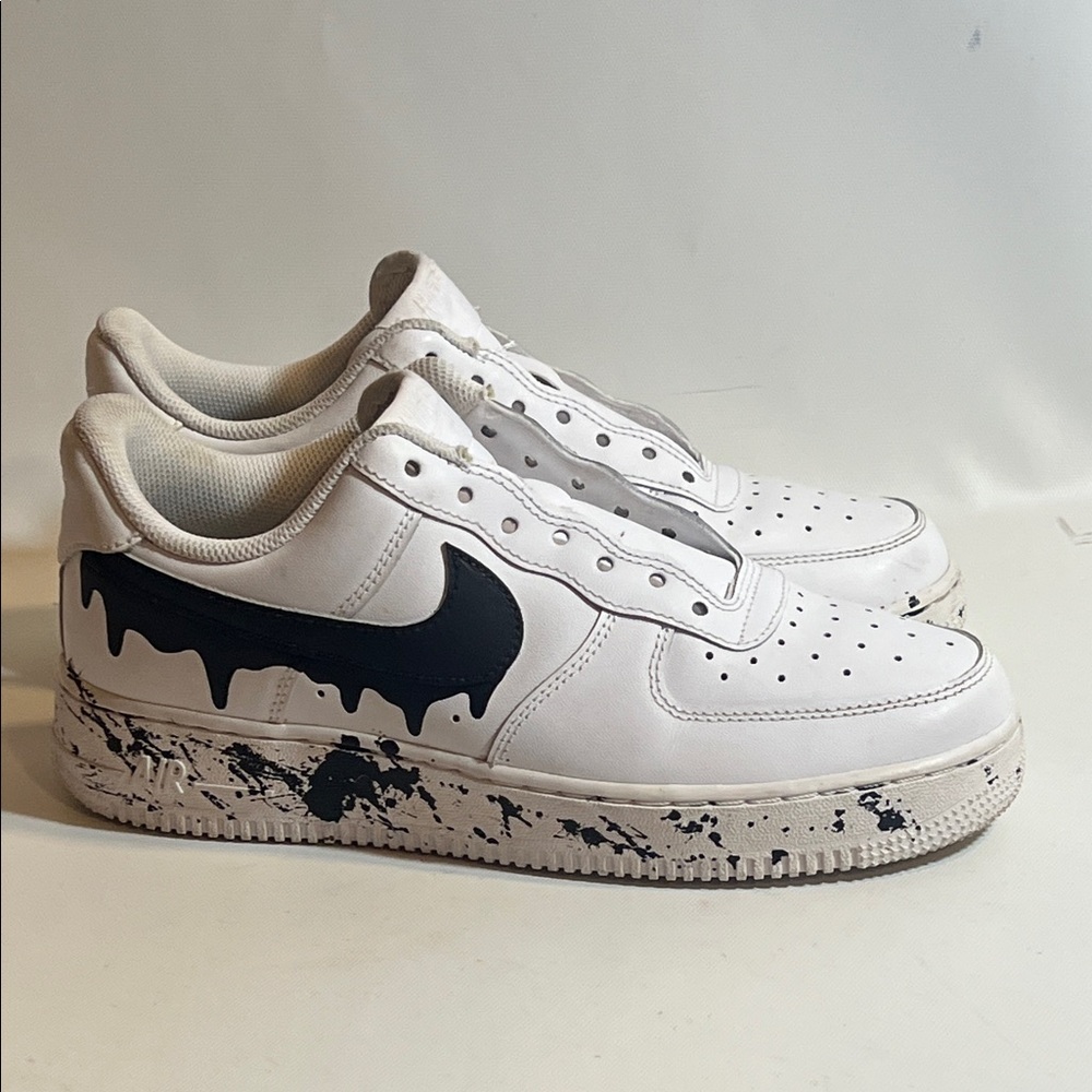Women Nike Size 8.5 White and Black Drip Sneakers